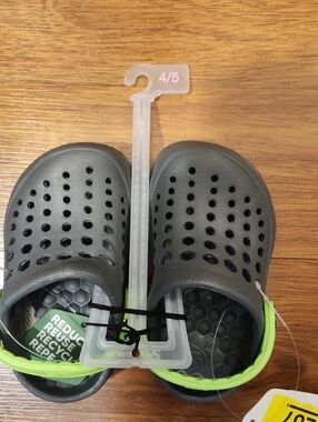 Kids Gray Clog Sandals with Lime Accent - Unbranded